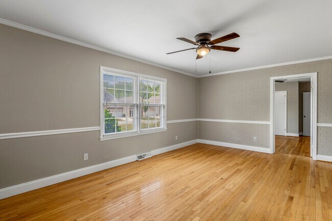Building Photo - Large Renovated Ranch Home, Two Kitchens & Two Living Areas, Hardwood Flooring, Deck, Fenced!