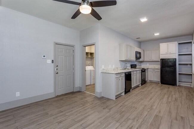Primary Photo - 215 N Milby St