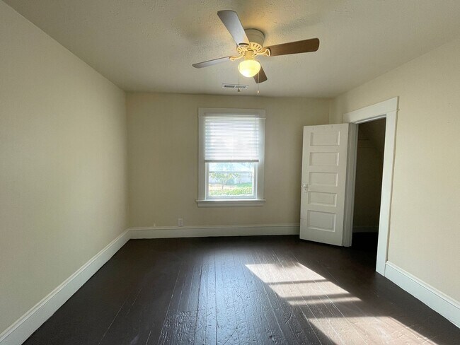 Building Photo - 4507 N Gantenbein Ave