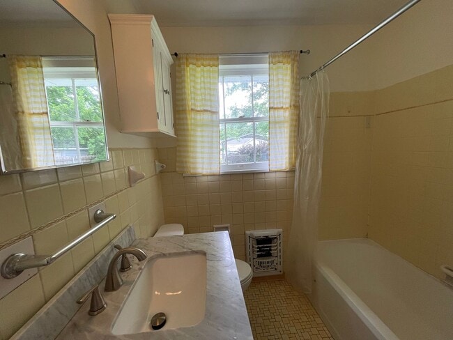 Building Photo - Cozy Home Located In Broadmoor