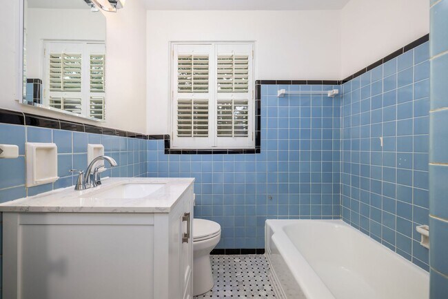 Building Photo - Beautiful Large Condominium for Lease Now