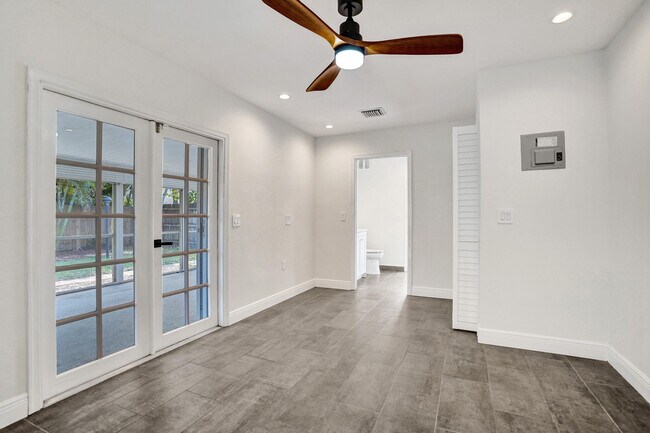 Building Photo - 618 Lindell Blvd