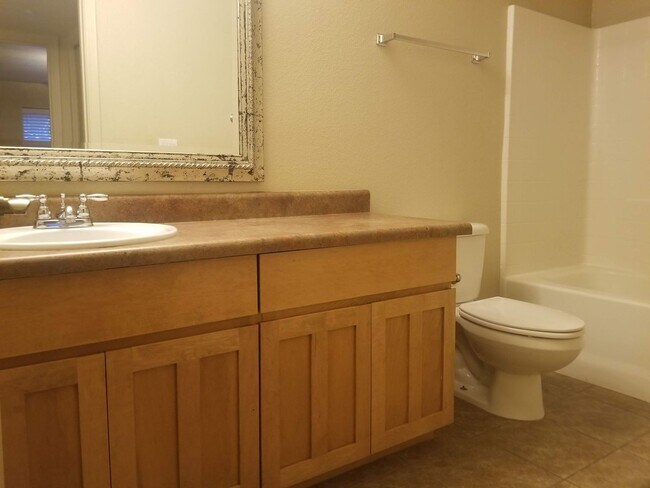 Building Photo - 2bd/2ba West-Flagstaff Condo -End-Unit - N...