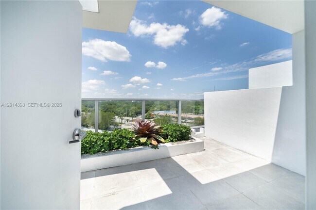 Building Photo - 13800 Highland Dr