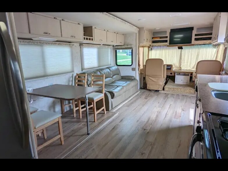 Building Photo - 3715 7th St W