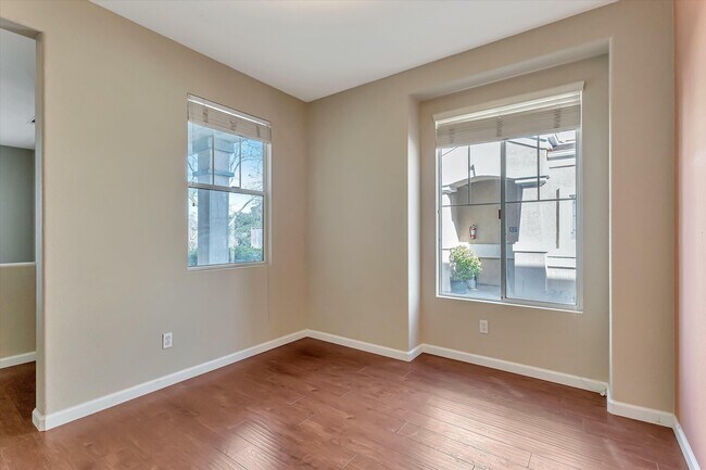 Building Photo - 929 Monarch Cir