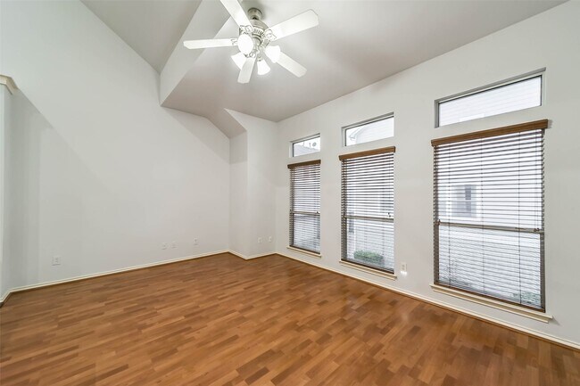 Building Photo - 1241 W 17th St