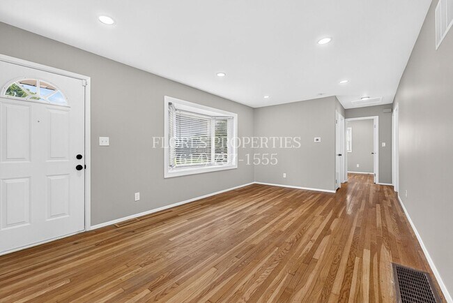 Building Photo - 1136 Pauline Ave