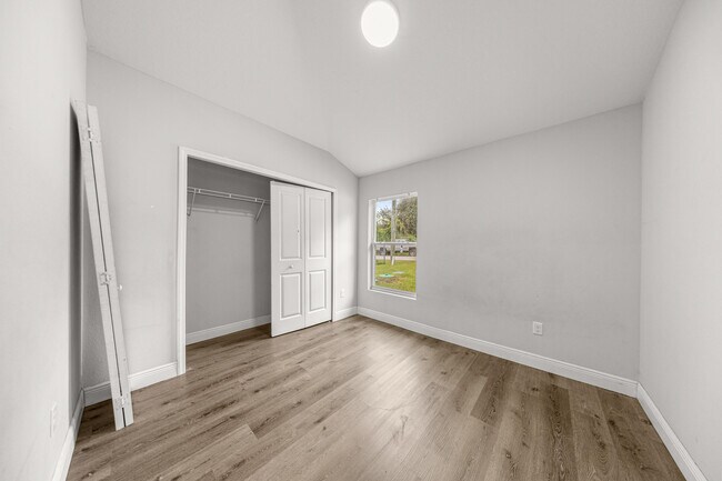 Building Photo - 5872 NW 2nd Pl