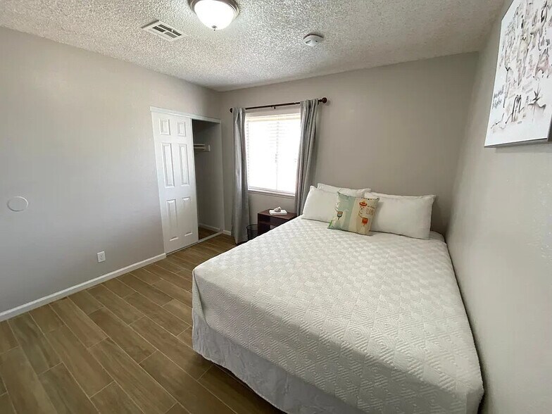 Bedroom 2 - 905 Center St