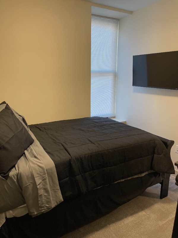 Building Photo - 1417 W 9th St