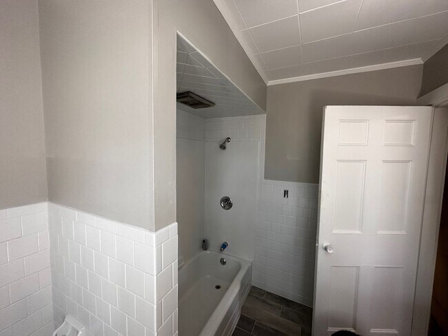 Building Photo - 24 W High St