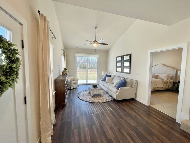 Building Photo - Cardinal | 4 Bed 2.5 Bath | Garage | 1895 sf | $2930-$3370 | 6, 7, 8, 9, 11, 12, 13, 14, 15 and 1...