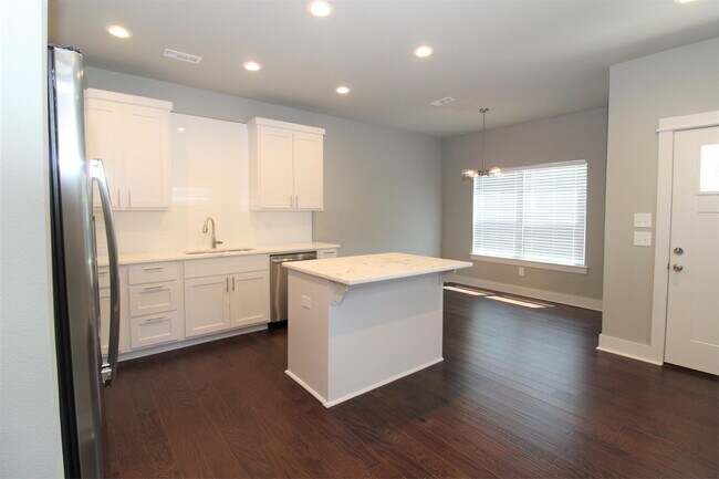 Building Photo - 2055 S Florida Way