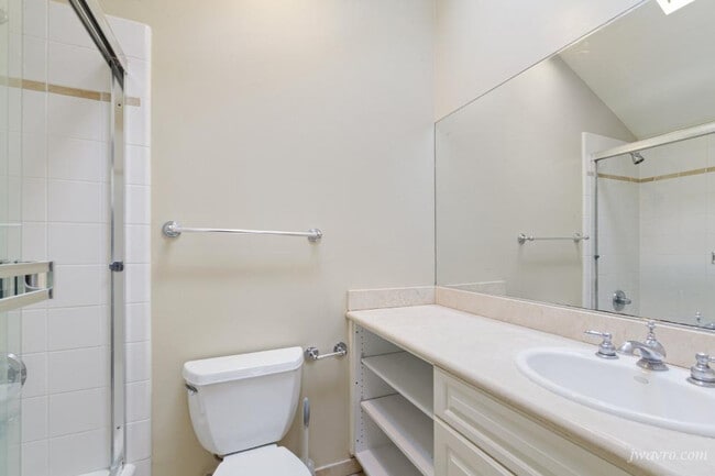 Building Photo - 25 Homestead