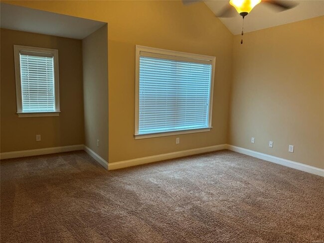 Building Photo - 436 Sydney Dr N