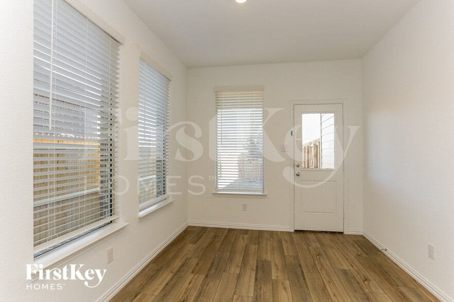 Building Photo - 10045 Elkhorn Dr