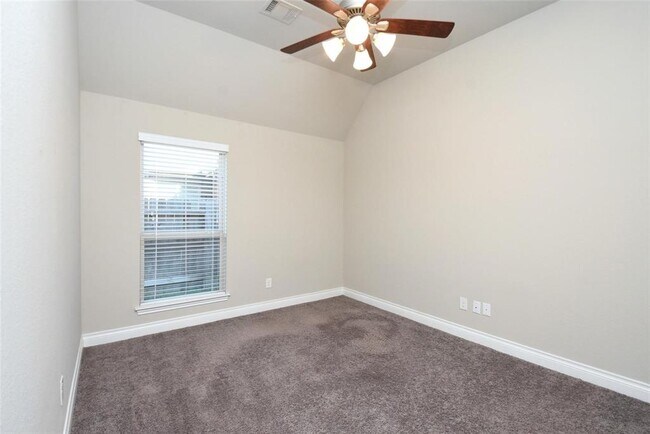 Building Photo - 221 Red Petal Wy