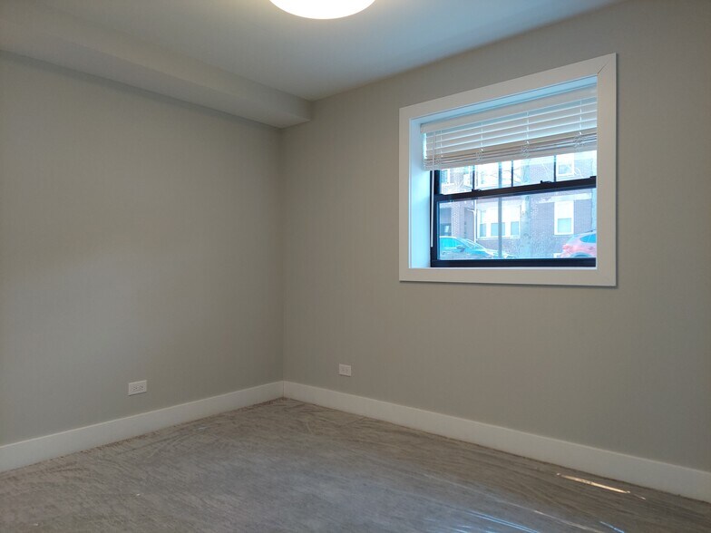 Building Photo - 4409 N Seeley Ave