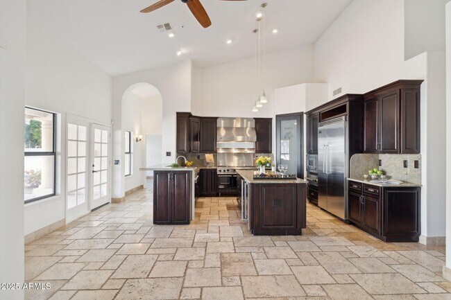 Building Photo - 12512 E Cortez Dr