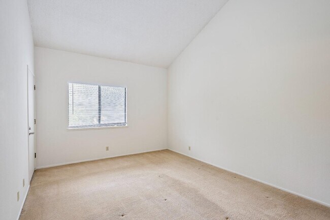 Building Photo - 4685 Albany Cir