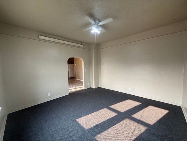 Building Photo - Pet Friendly, One Car Detached Garage, Own...