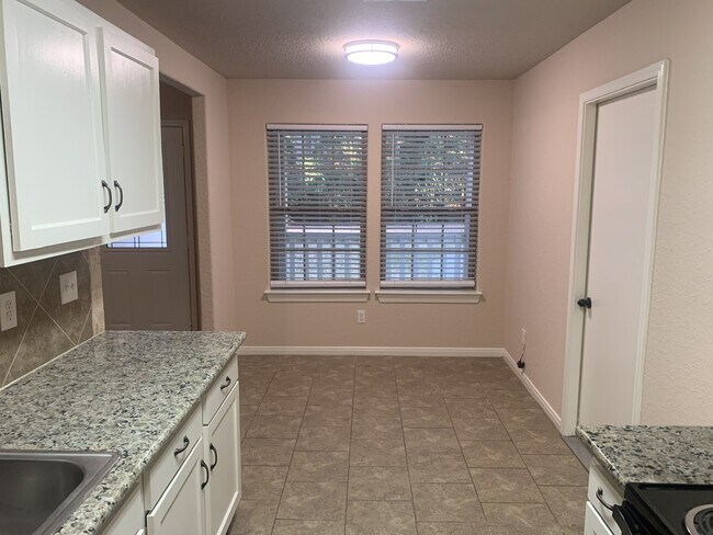 Building Photo - 10855 Royal Pines Dr
