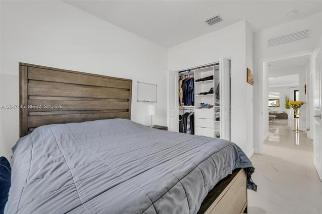 Building Photo - 3538 W 108th St