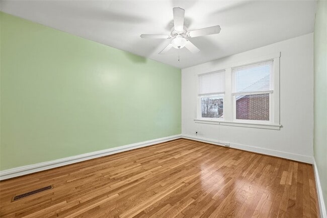 Building Photo - 436 44th St