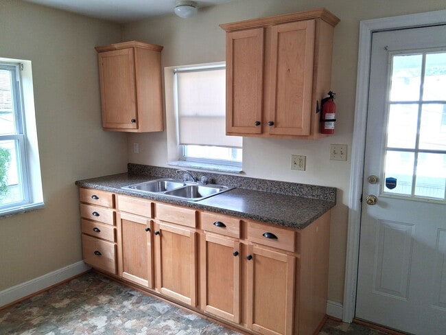 Building Photo - One Bedroom and One Bath Home Within Walki...