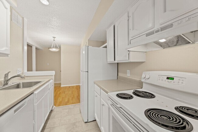 Building Photo - CV-AUS6901 Woodhue