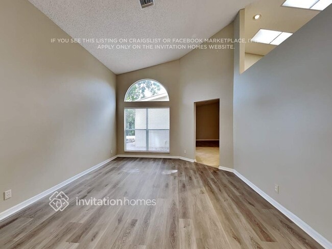 Building Photo - 13036 Meadowbreeze Dr