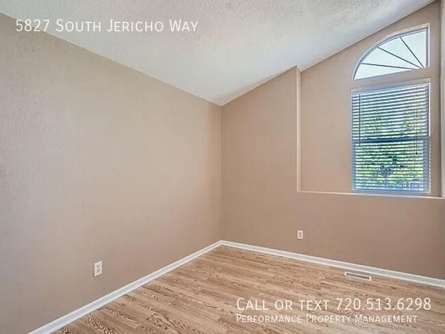 Building Photo - 5827 S Jericho Way