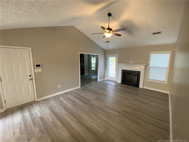 Building Photo - 2106 Crain Ct