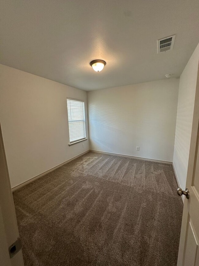 Building Photo - Move-In Ready & Made for Memories