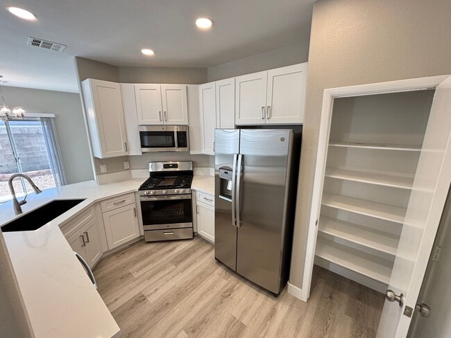 Building Photo - Beautifully updated 2Bed/2Bath single-story home w/ 2-car garage in the desirable Northwest Las V...