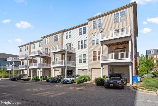 Building Photo - 325 Munahan Cir