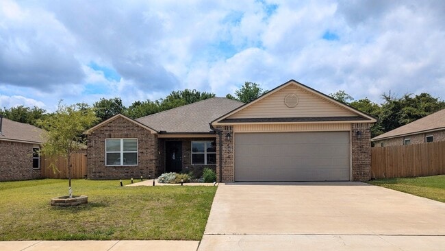 Building Photo - Welcome Home to Comfort and Convenience in Newcastle!