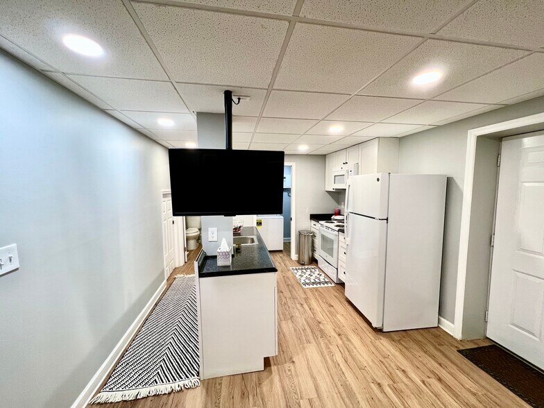 Lower Level Kitchen - 4531 Embry Rd