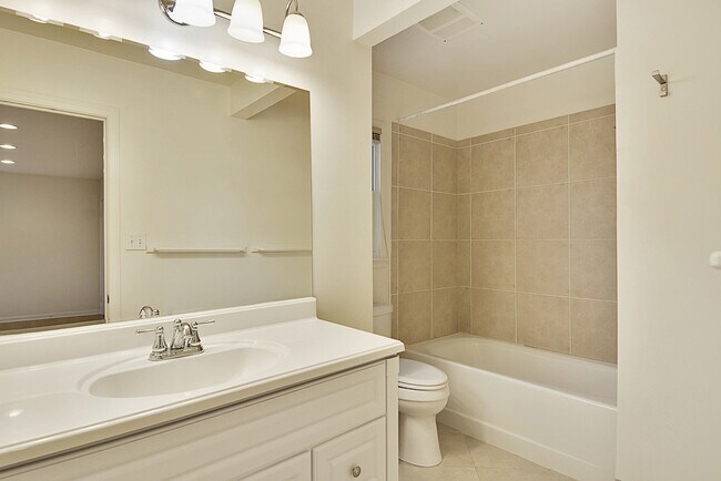 Building Photo - "Coming Soon" Stunning 4 bed, 4.5 baths, N...