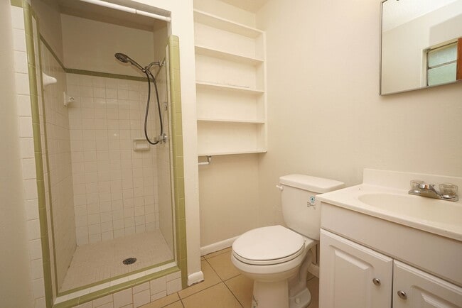 Building Photo - Valparaiso Ranch Home!
