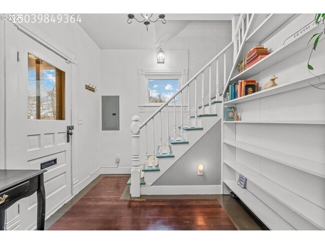 Building Photo - 310 N School St