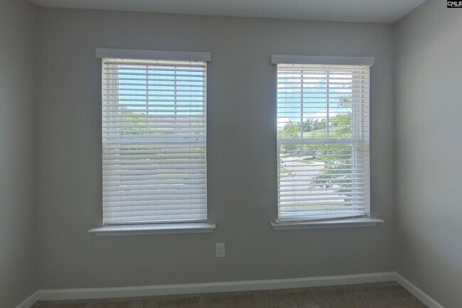 Building Photo - 423 Lanyard Ln