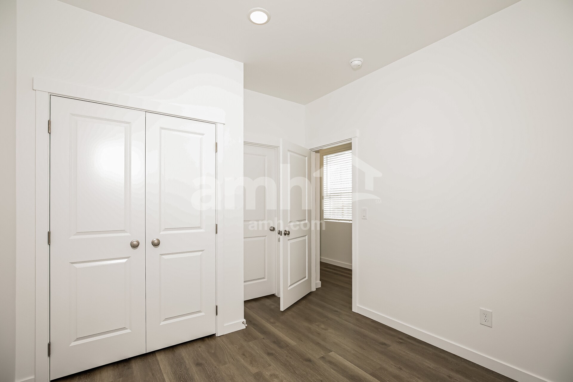 Building Photo - 2989 N Picton Ave
