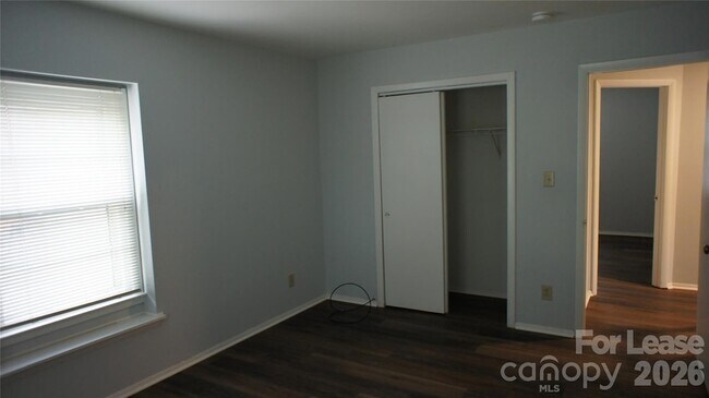 Building Photo - 10000 Ridgemore Dr