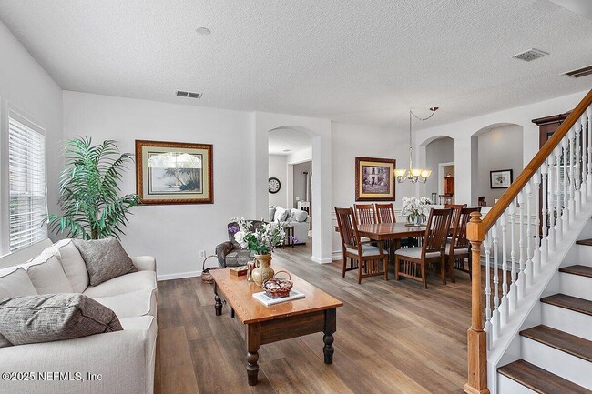 Building Photo - 129 Thornloe Dr