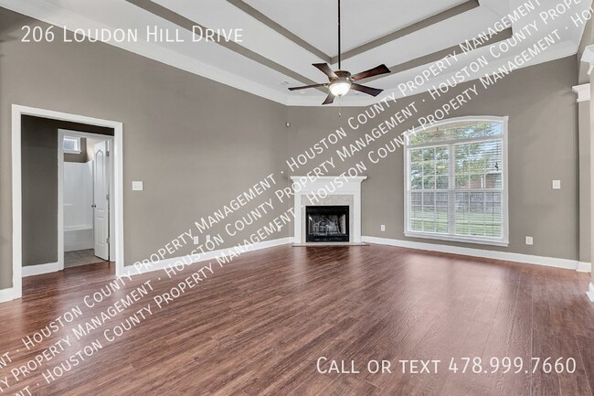 Building Photo - Single level - Split floor plan - All bric...