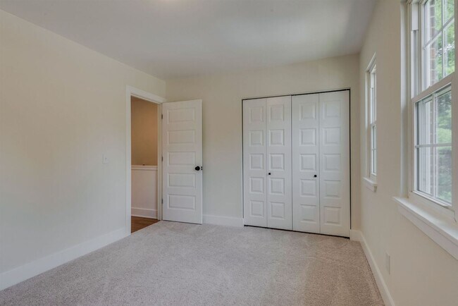 Building Photo - Beautifully remodeled condo