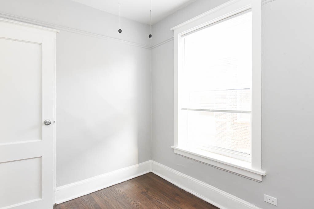 Building Photo - 1251 W Rosemont Ave