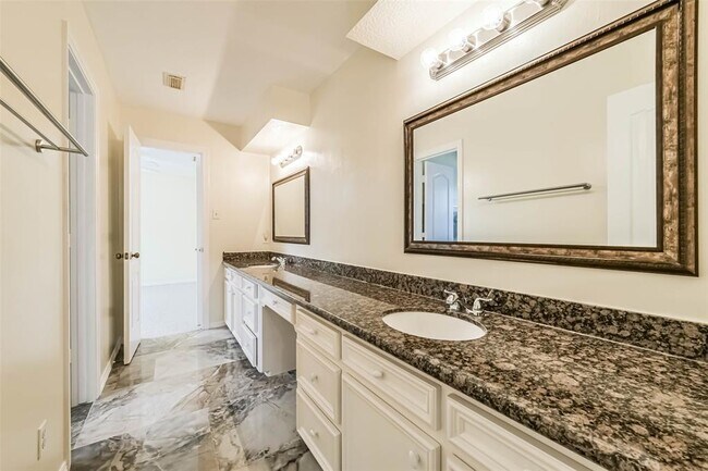 Building Photo - 1706 Galleon Oaks Dr